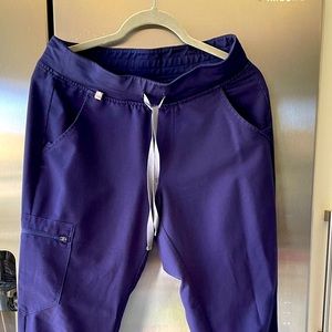 Wear Figs Small Zamora Navy jogger pants.